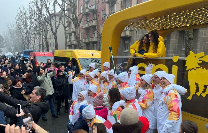 Sesto San Giovanni, folla oceanica per la Fiamma Olimpica