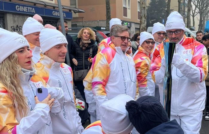 Sesto San Giovanni, folla oceanica per la Fiamma Olimpica