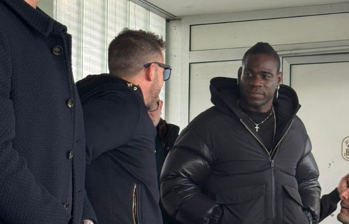 Si unisce anche Mario Balotelli
A rendere ancora più significativa la giornata allo stadio Breda è stata anche la presenza di Mario Balotelli, che a fine primo tempo della gara tra Pro Sesto e Desenzano si è unito agli ospiti presenti per assistere al match. Un arrivo che ha ulteriormente acceso la curiosità del pubblico e degli appassionati presenti sugli spalti.
