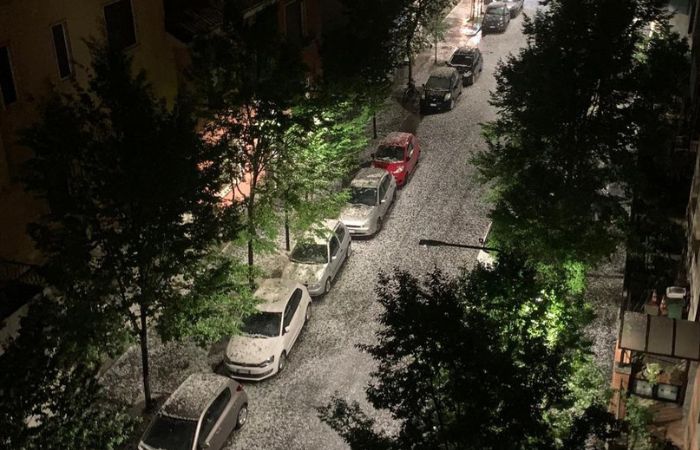 Grandinata a Sesto San Giovanni, strade imbiancate dai chicchi