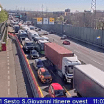 Tragedia sull'A4, motociclista perde la vita dopo caduta