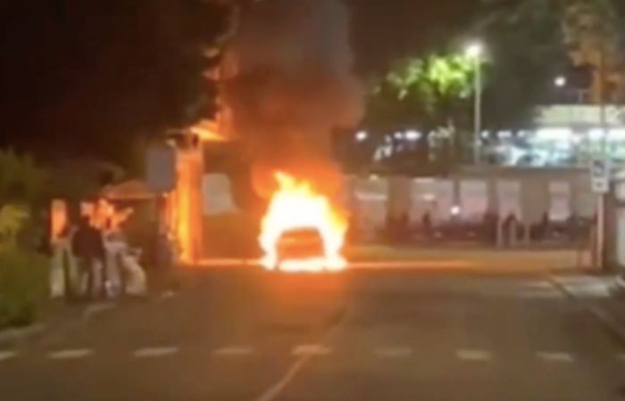 Auto in fiamme tra Cinisello e Sesto San Giovanni - VIDEO