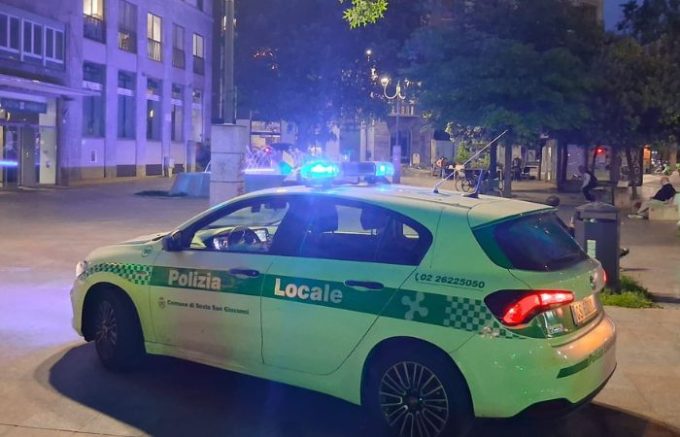 Controlli serali a Sesto San Giovanni, multe a monopattini e minimarket