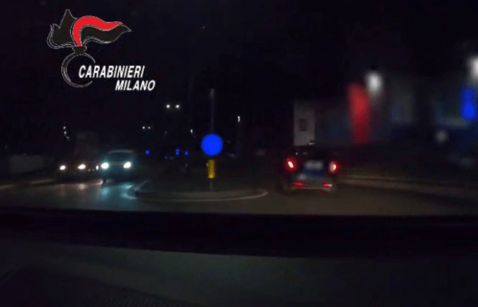 Sesto San Giovanni, inseguimento spericolato nella notte - VIDEO