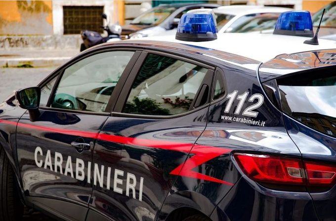 Coniugi trovati senza vita in casa a Sesto San Giovanni: decisivo l’allarme dei condomini