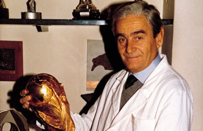 Il trofeo della Coppa del Mondo ha una storia milanese