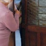 Sesto San Giovanni, falsi dipendenti comunali bussano alle case: la truffa