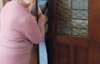 Sesto San Giovanni, falsi dipendenti comunali bussano alle case: la truffa