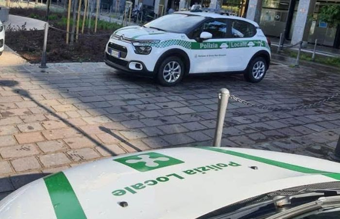 Sesto San Giovanni, furto di una collana e vendita di merce contraffatta: due denunce
